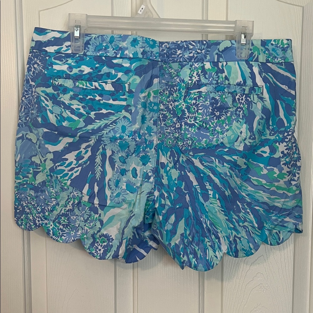 Lilly Pulitzer Scalloped Patterned Women's Shorts - Picture 5 of 6